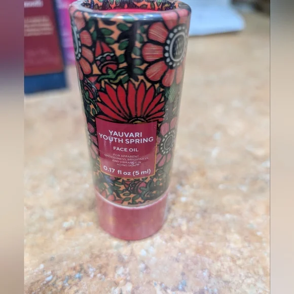 Yauvari Youth Spring Face Oil - Picture 1 of 3